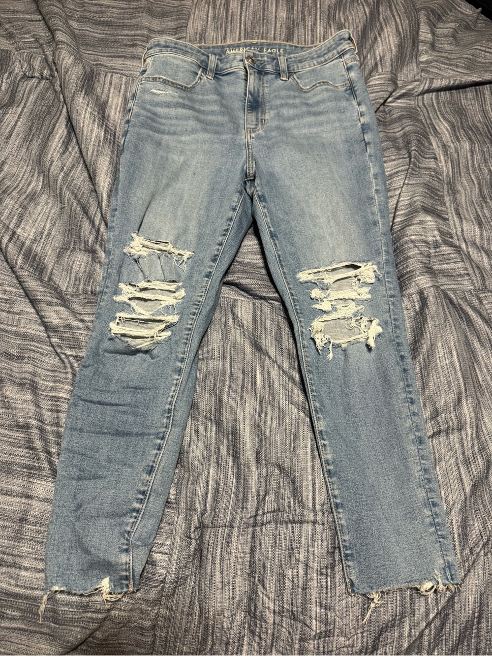 American Eagle Super High- waisted Distressed Women's Jeans